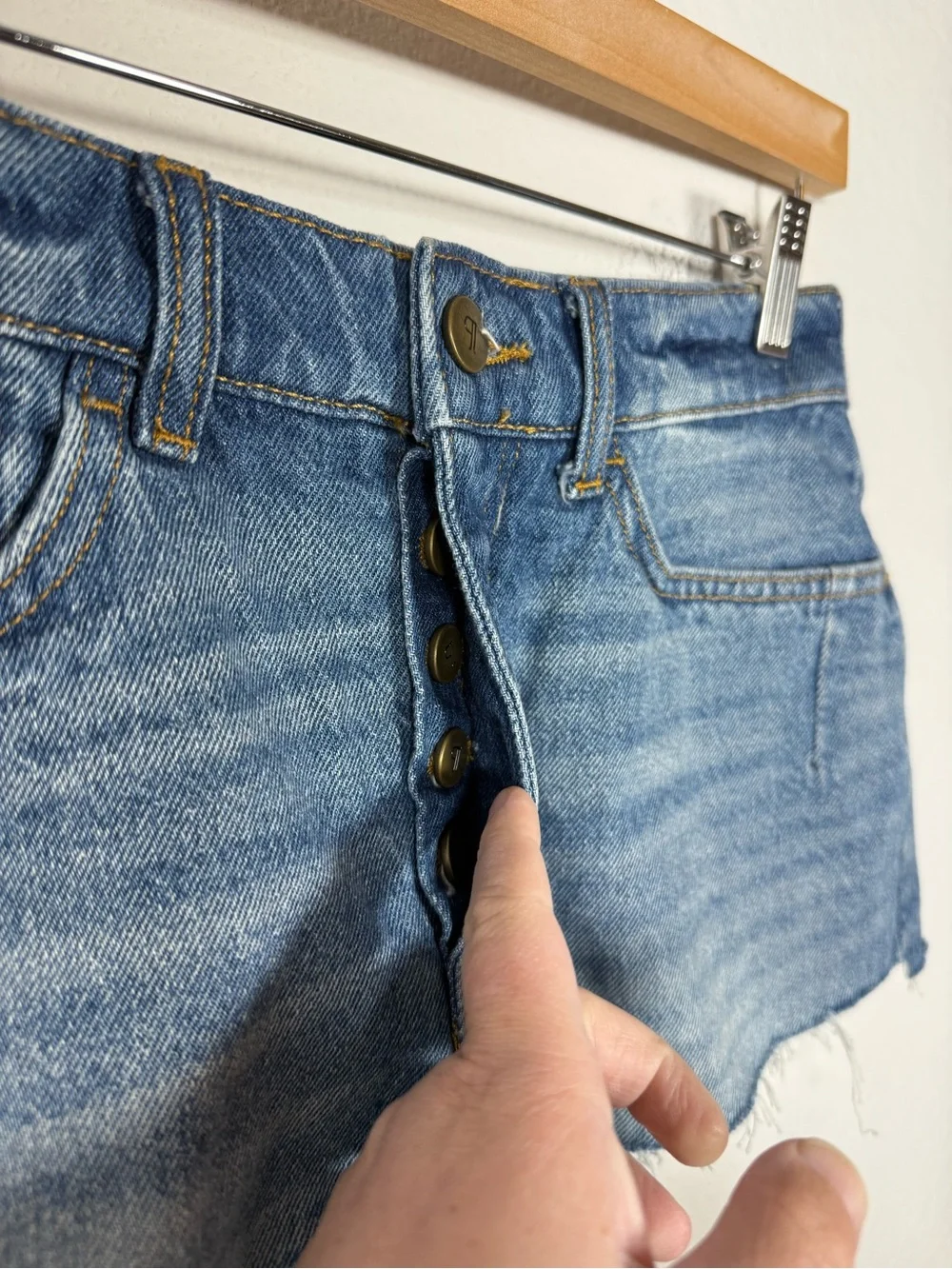 Pilcro Devon Button Fly Denim Cutoff Shorts Light Wash Size 25